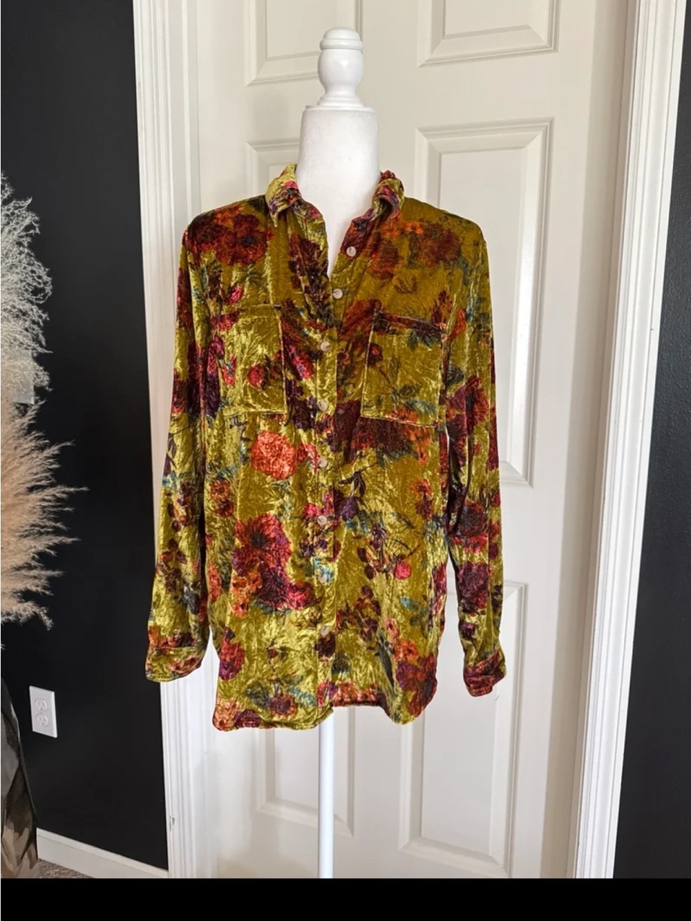 Anthropologie Pilcro Hadley Relaxed Velvet Burnout Shirt Size Small - Picture 2 of 12